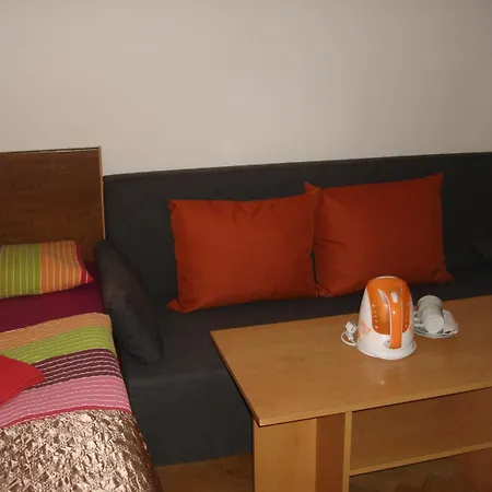 Konukevi Easy Journey Prag